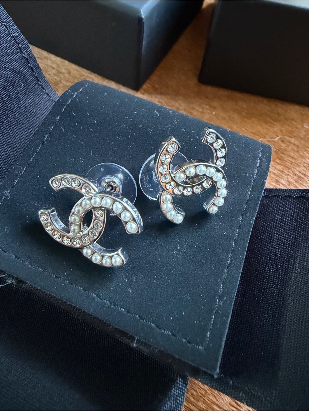 CHANEL Crystal CC Logo Earrings - Great collection - Picture 2 of 9